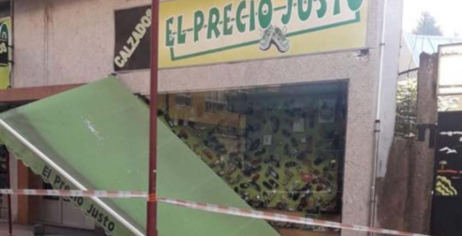 Un desprendimiento de fachada en Gumersindo Nartallo obliga a cerrar un tramo de acera