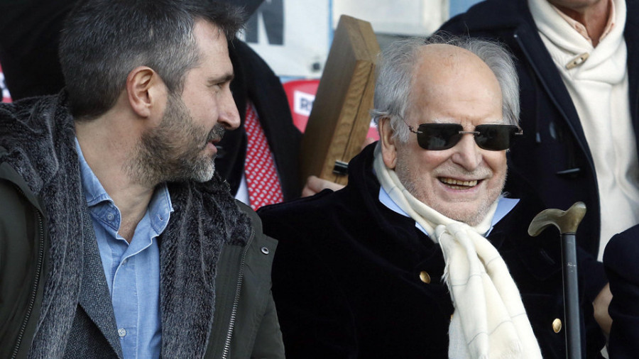 Ramiro Carregal se vuelca con el Arosa y le ayuda con 31.000 euros