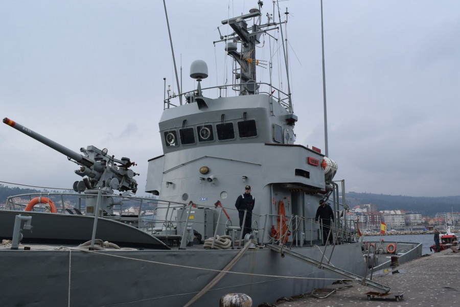 Arriba a Ribeira el patrullero de la Armada que intervino en el rescate de la tripulación del “Sin Querer Dos”