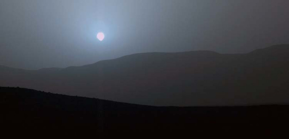 El rover Curiosity capta nubes en forma de onda de gravedad