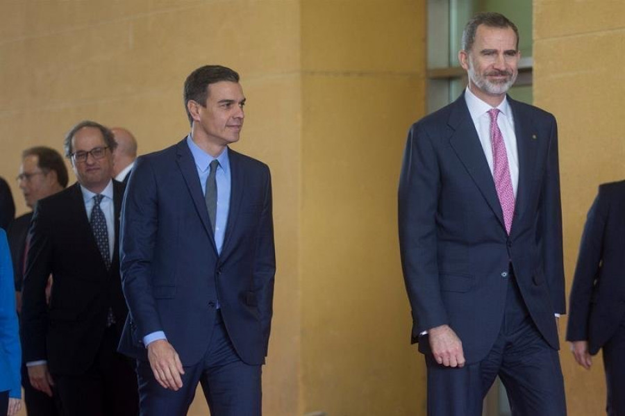 Torra evita la foto con el Rey y Sánchez frente al Pabellón de España