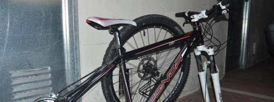 RIVEIRA-La sustracción de bicicletas enteras y por piezas en garajes provoca gran preocupación entre los ciudadanos