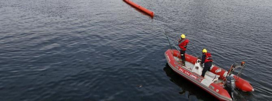 La Autoridad Portuaria de Vilagarcía verifica con un simulacro sus planes de emergencia