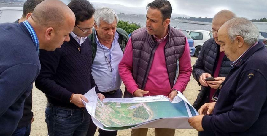 Un acuerdo con Costas permitirá convertir una pista en un vial para enlazar depuradoras de Corvillón y Tragove