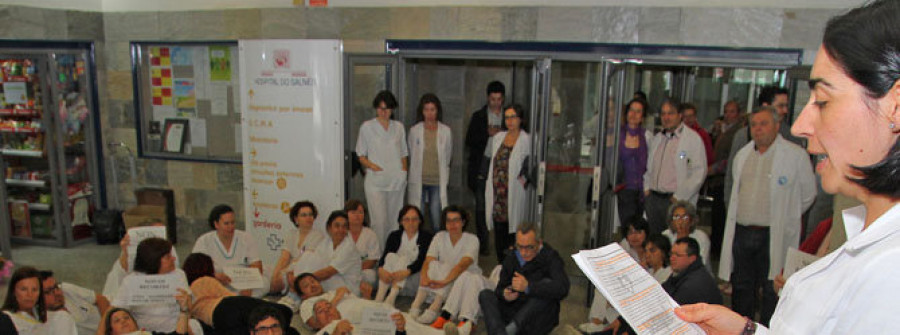 La plantilla denuncia las goteras del Hospital y el Sergas anuncia obras para repararlas