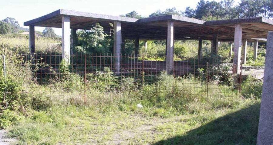 Ravella inicia la mejora de Almirante Fontán con el derribo de una obra