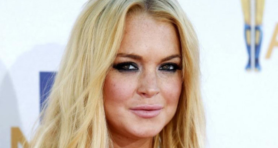 Operan de urgencia a Lindsay Lohan tras seccionarse un dedo