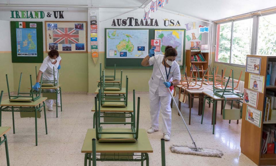 Las comunidades ultiman las medidas para garantizar una vuelta segura a las aulas