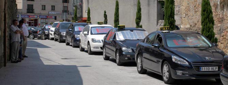 CALDAS-Los taxistas soportan temperaturas  de 50 grados en sus vehículos por el sol
