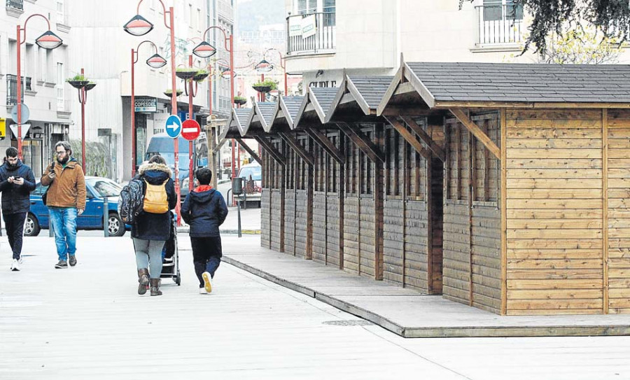 El Concello sustituirá toda  la zona enlosada del parque  de Miguel Hernández