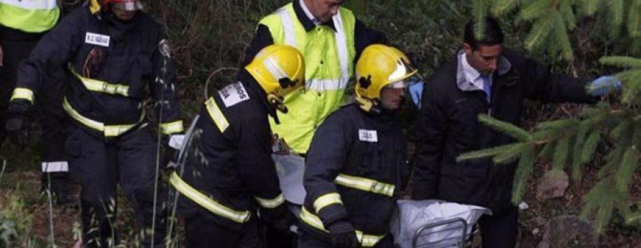 RIANXO - Fallece un vecino de O Araño al salirse de la vía la moto que pilotaba de regreso a su casa