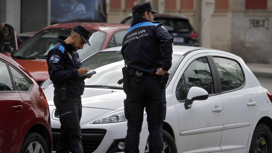 La mayor parte de las multas de la Policía Local son por aparcar mal