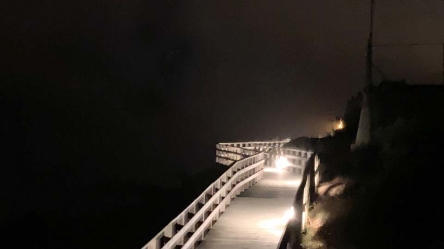 Ribeira optimiza el consumo con una nueva iluminación en la franja litoral de la localidad