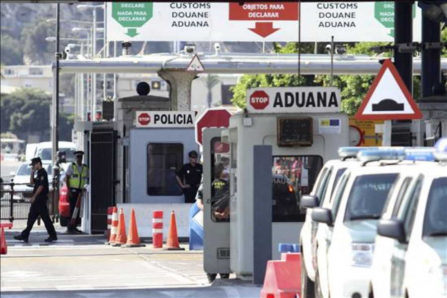 Denuncian colas en la frontera con Gibraltar y temen pérdidas de empleo