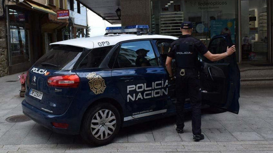 La Policía Nacional estrecha la vigilancia en torno a un narcopiso en la Rúa Linares Rivas