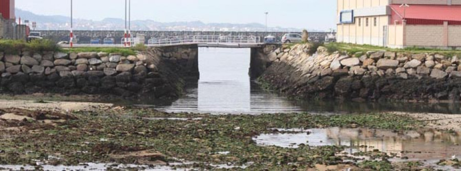 CAMBADOS-El Concello insiste en que  las compuertas del Saco solo funcionarán con la zona saneada