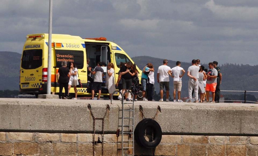 Pierde la vida un joven marinero de A Illa al chocar  su lancha contra una batea