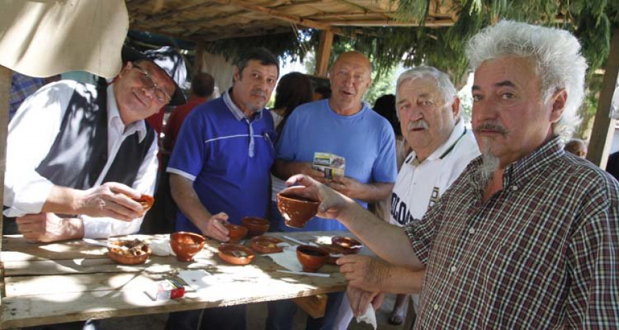 La Feira Labrega cumple una década de recreación del mercado artesano en O Mosteiro