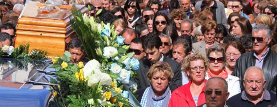 A ILLA - Familia, vecinos y deportivistas  despiden a José Vicente Rivas