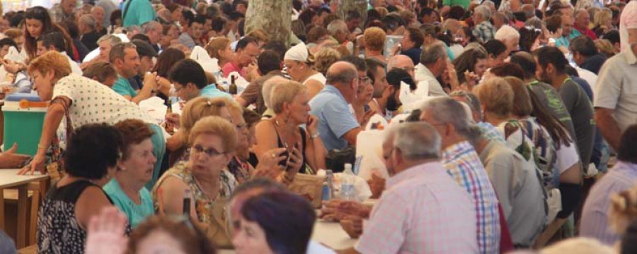 Meis- Día de cuchara y garbanzos en el Campo da Feira