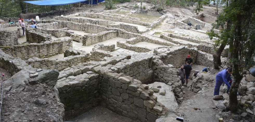 Hallan restos pétreos en el castro romano ourensano 
de Armea