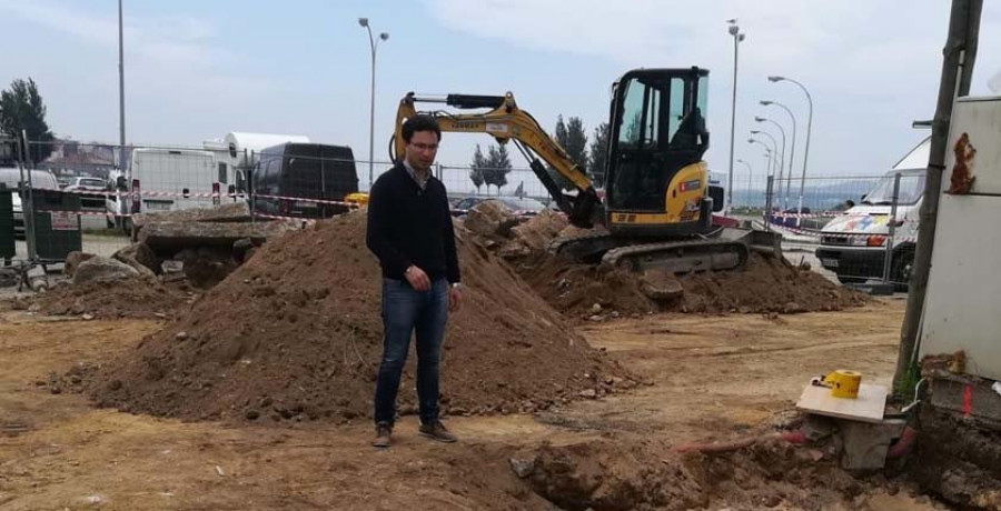 Fenosa sustituye el transformador eléctrico de la plaza ante las quejas por los cortes en el suministro