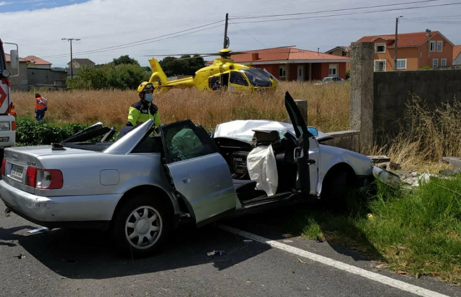 Herida de gravedad una joven ribeirense en un accidente de tráfico ocurrido en Porto do Son