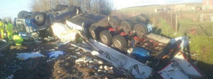 Dos transportistas de O Grove pierden la vida tras volcar su camión en Zamora