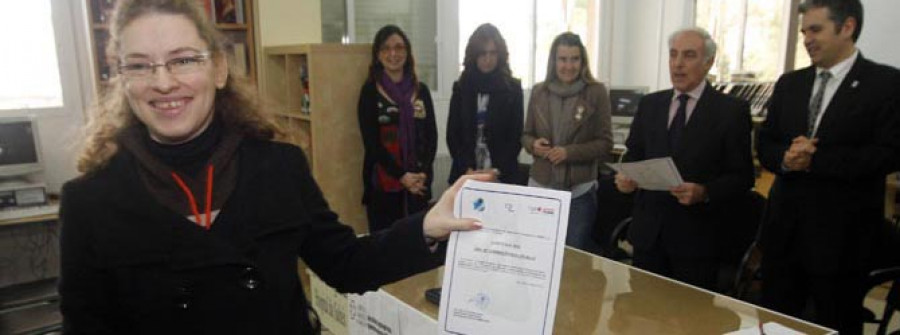 Médicos del Hospital do Salnés forman a alumnos y docentes del instituto de Carril