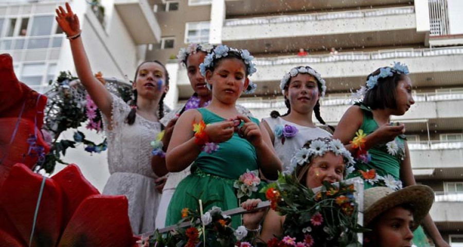 El Desfile de Carrozas pone un florido broche de oro a las fiestas de San Roque