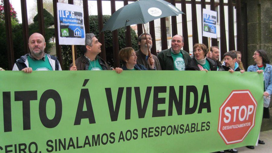 Una familia de Rianxo se enfrenta a un juicio para no ser desahuciados de su vivienda