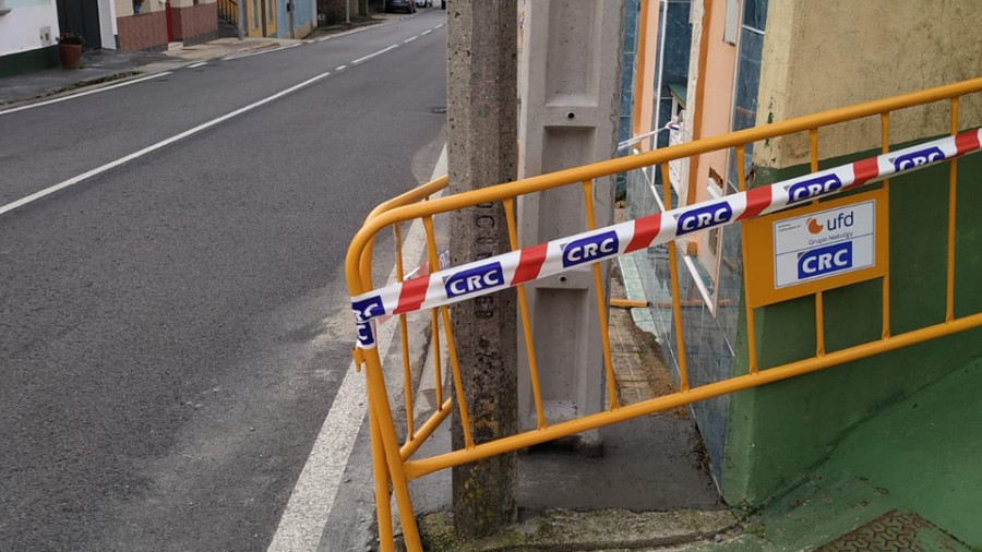 El BNG de Ribeira denuncia el problema de accesibilidad por la colocación de postes en las aceras
