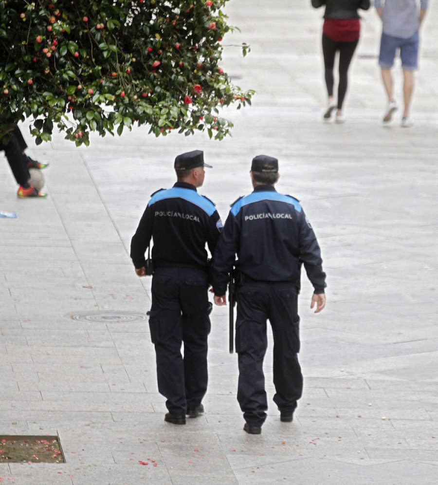 La Policía detiene a un vecino de Vilagarcía por amenazar  con un cuchillo a su hija