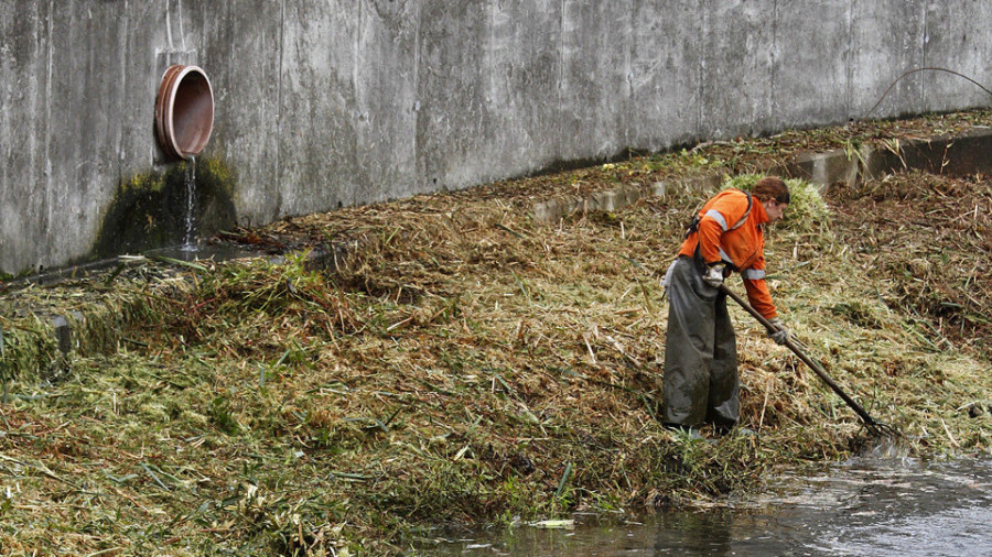 Las actuaciones para prevenir inundaciones incluyen la limpieza de seis regatos