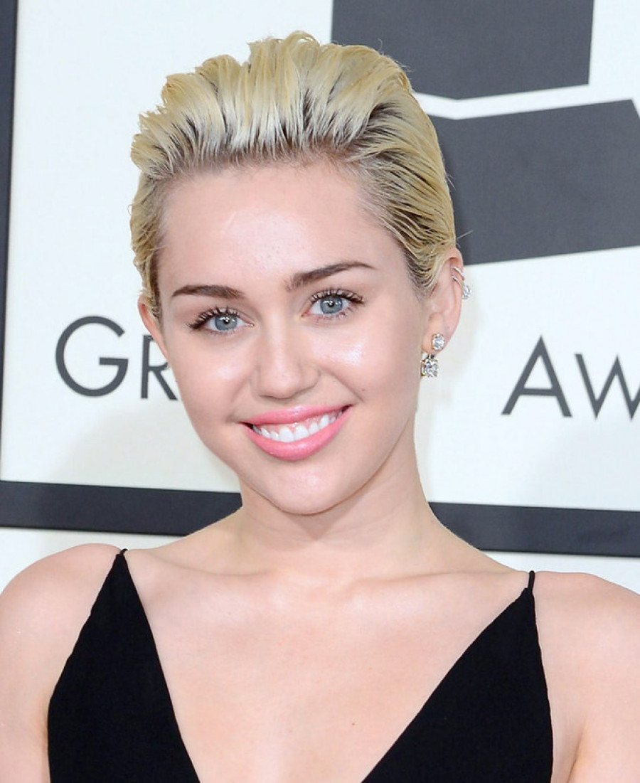 Miley Cyrus se declara fan de la diseñadora Ágatha Ruiz de la Prada