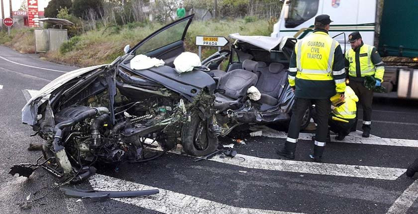 Tráfico investiga un choque frontal que se saldó con un valgués fallecido