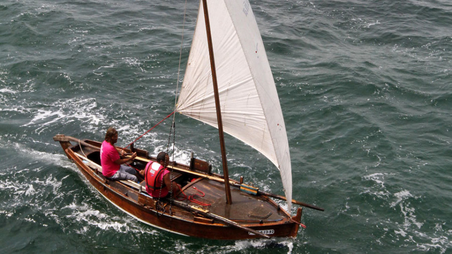 A Torre celebra su
IV Regata de Dornas con la participación de una veintena de barcos