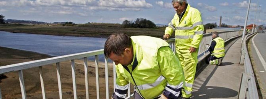 CAMBADOS-El puente de Castrelo recibe las primeras mejoras estéticas y de seguridad vial en 25 años