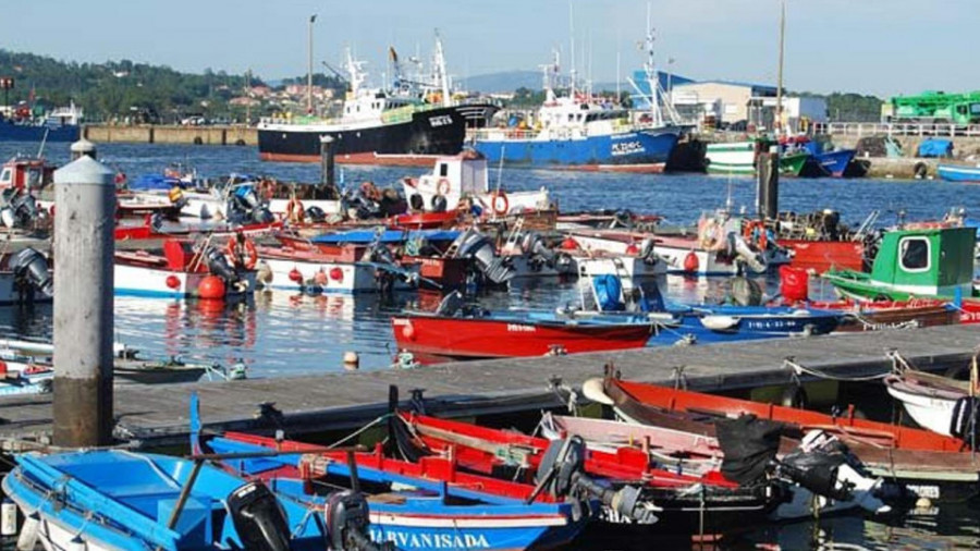 Denuncian el repunte de robos en el puerto de Ribeira por la falta de vigilancia