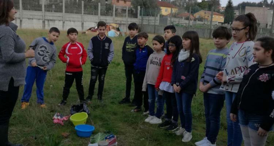 La Diputación forma a 350 alumnos del San Fermín en compostaje e instala un recipiente indefinido en el centro