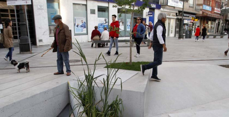 El Concello estudia adoptar medidas para evitar caídas en la Praza de Galicia