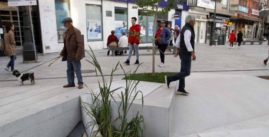 El Concello estudia adoptar medidas para evitar caídas en la Praza de Galicia