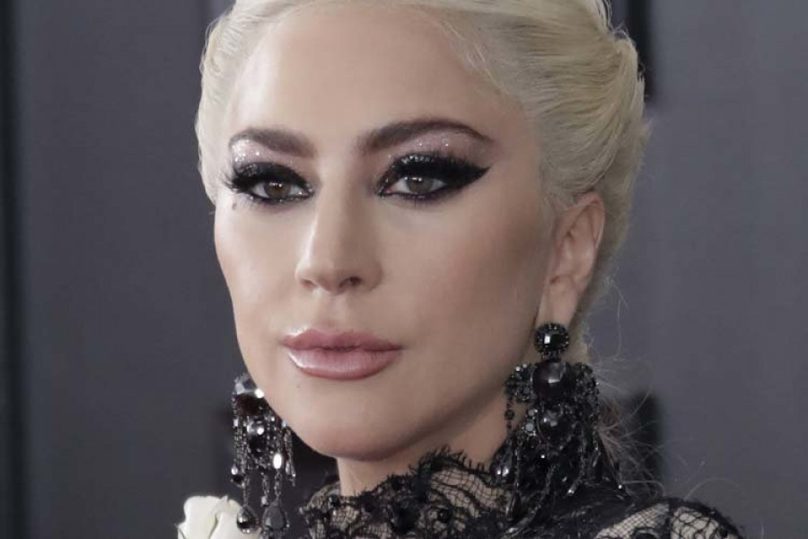 Lady Gaga suspende el final 
de su gira por fuertes dolores