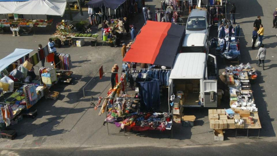 Condenan a tres personas por maltratar y amenazar de muerte a un vendedor del mercadillo