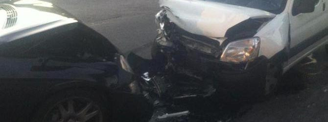 Un choque frontal entre dos coches se salda con dos heridos