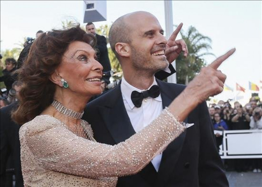 Sophia Loren demuestra en Cannes que sigue siendo una estrella