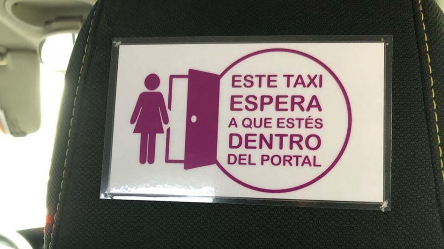 El taxi de O Grove que espera  a que estés dentro del portal