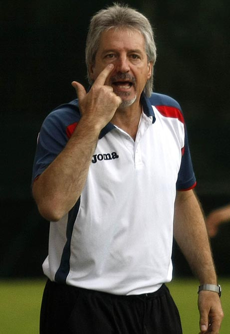 El entrenador del Dorneda, Carlos Brizzola, dice que el equipo vilagarciano “no es solo Camiño”