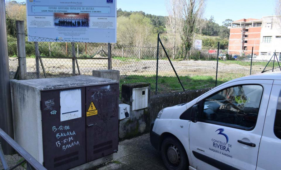 Técnicos municipales ven inviable construir un parking subterráneo bajo el futuro auditorio de Ribeira