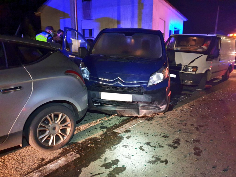 Cambados registra en días seguidos dos conductores con alcoholemias positivas y uno provoca un siniestro